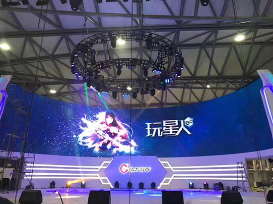 27米长5米宽的超长曲面屏调试