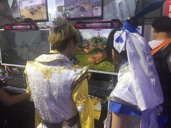 古代仙侠小哥哥小姐姐也想感受一下现代战场