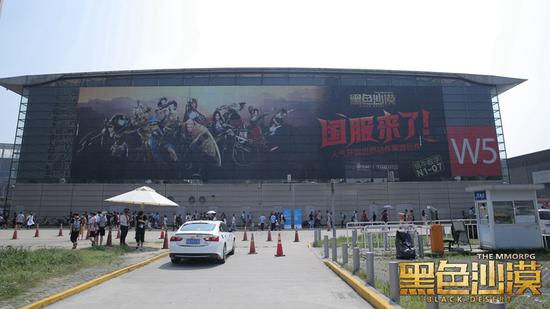 黑沙巨型广告牌