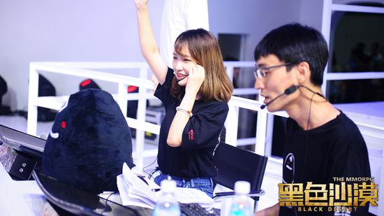 黑沙PK赛美女主播激情解说