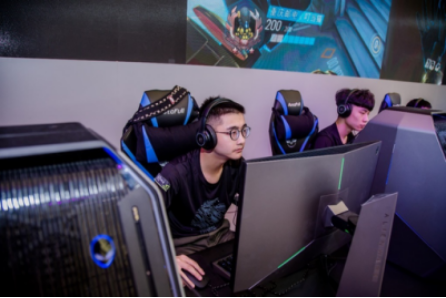 队员们专注于比赛