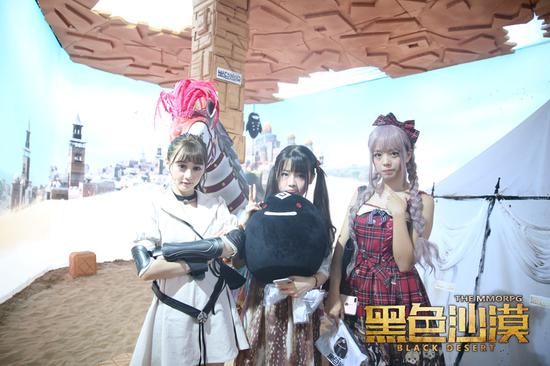 “黑精灵”人气爆棚