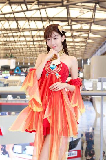 最美showgirl大乔cos 第一张就开撩