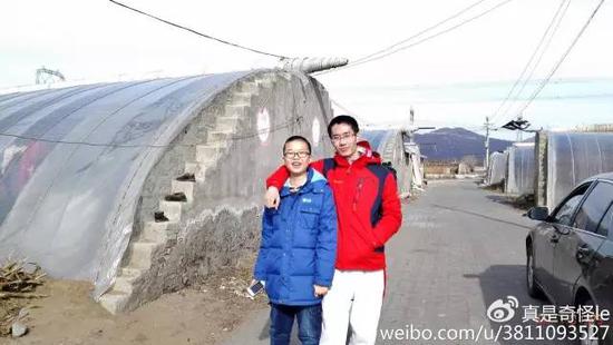 奇怪君与自己的粉丝合影