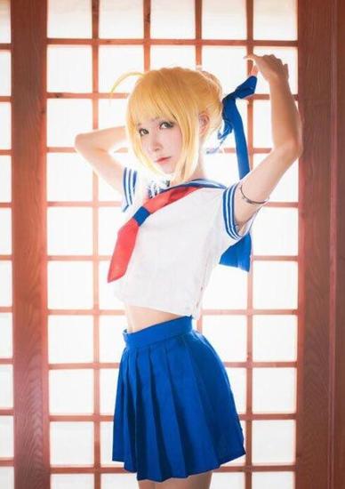 阿尔托莉雅cos白丝学生装制服诱惑
