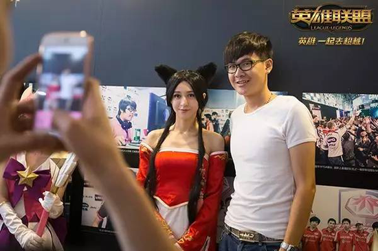 玩家与Coser现场合影