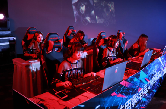 YWG女队现场打出5杀好成绩