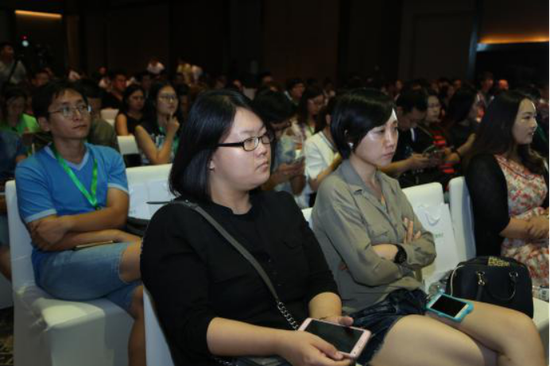 各行业精英聆听演讲