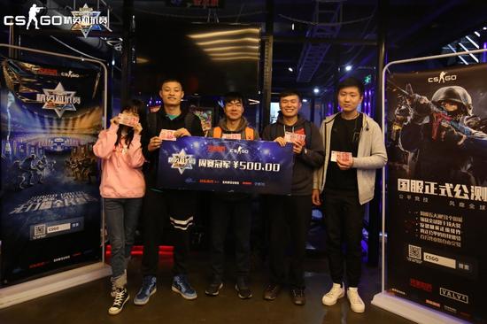 害羞的冠军小姐姐和她的队员们