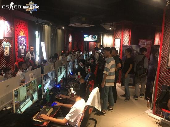 广西赛点的选手们正在酣战