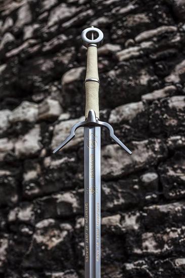 《巫师3》真实版银剑,钢剑 细节精美酷炫无比