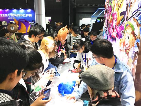 大量玩家参与盛大游戏展台现场活动