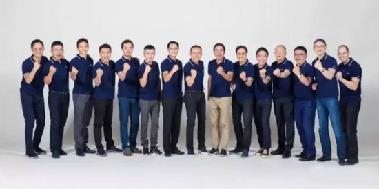 任宇昕（左六-Mark）挂帅PCG肩负打头条的重大责任，而马晓轶（左四-Steven）先于吕鹏进入总办，成了第三次架构调整后IEG方面的最火爆的人事热点