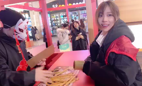 虎牙全明星骚男静静fj一齐火影跨年牌面情怀双重拉满