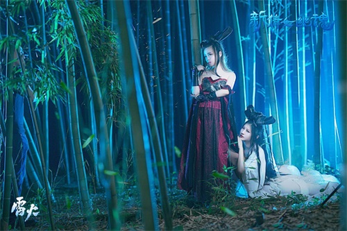 玩家COS黑白小倩 ，再现经典