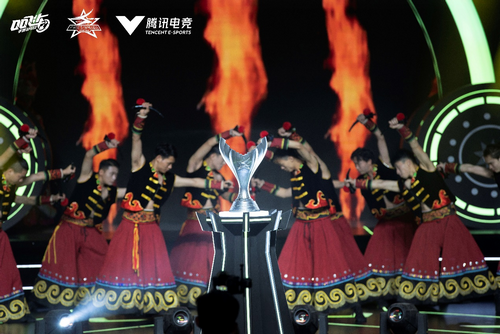 贵州黔剧院为决赛呈现极具贵州苗族风情的开场表演—《飞跃神州 苗疆天鼓》