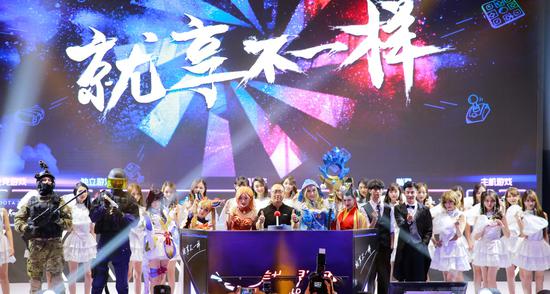 萧泓博士宣布2018ChinaJoy完美世界展台开展