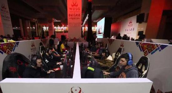 候场的选手在训练