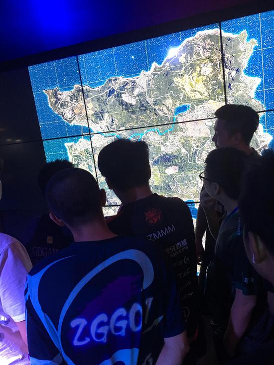 战队队长赛前安排战术