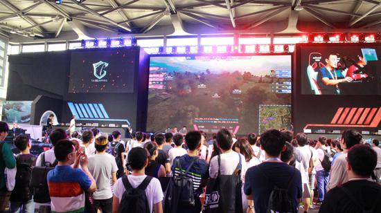 往年现场精彩比赛会吸引众多现场玩家观战