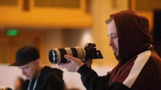 外国电竞媒体现场采访