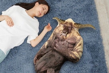《怪物猎人》激昂金狮子造型抱枕