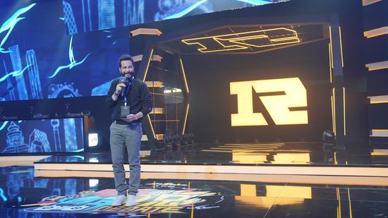 VIT市场VP Flo发表演讲