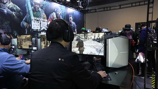 去年育碧带来的《幽灵行动 断点》，现场组团“开黑”只有在现场才有的体验！