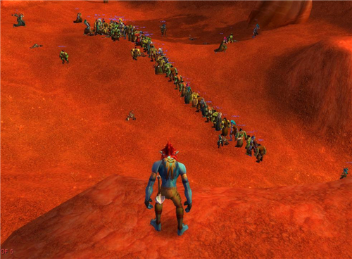 自发排队打任务怪的玩家们