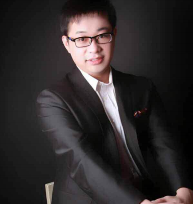 激情彭拜的电竞解说越越