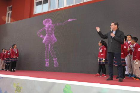 微软小冰惊喜现身