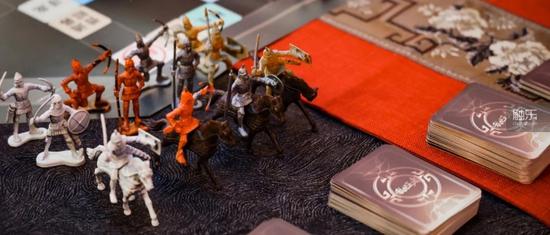 《乱世王者》团队为了线下活动特意设计了一套桌游