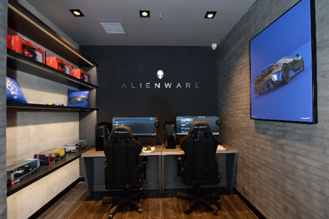 电竞馆设有6V6对战舞台区、包间等