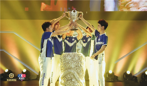 斗鱼签约战队eStarPro出征世冠赛