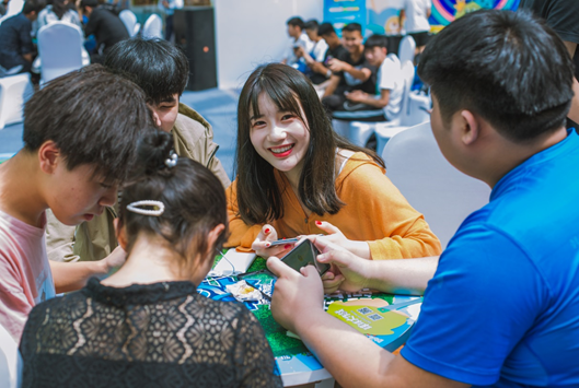 被这个笑容治愈了