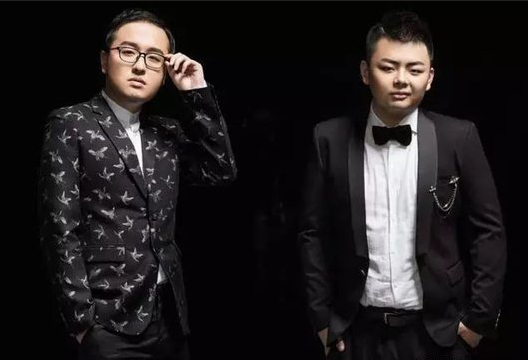 七煌解说艺人笑笑与西卡 图片来源：网络