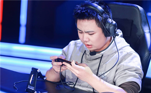 RW侠边路杀神渡劫专注比赛动态