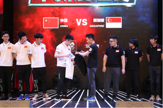 双方队长交换队服