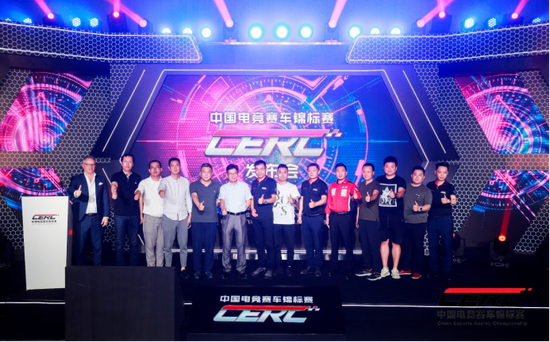 发布会的嘉宾合影