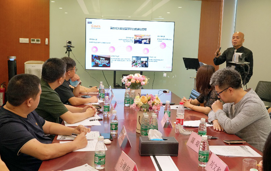 音集协 代理总干事&nbsp;周亚平&nbsp;向与会代表介绍“著作权大数据管理平台”建设情况