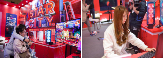 美女在京东展台PK拳皇