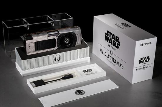 NVIDIA TITAN Xp星球大战典藏版显卡包装及配件特写