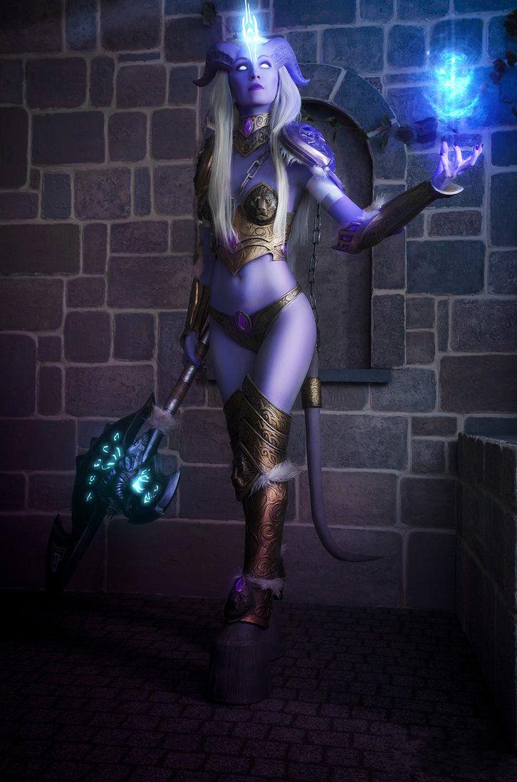 魔兽cosplay性感德莱尼妹子和暗夜精灵共度佳节