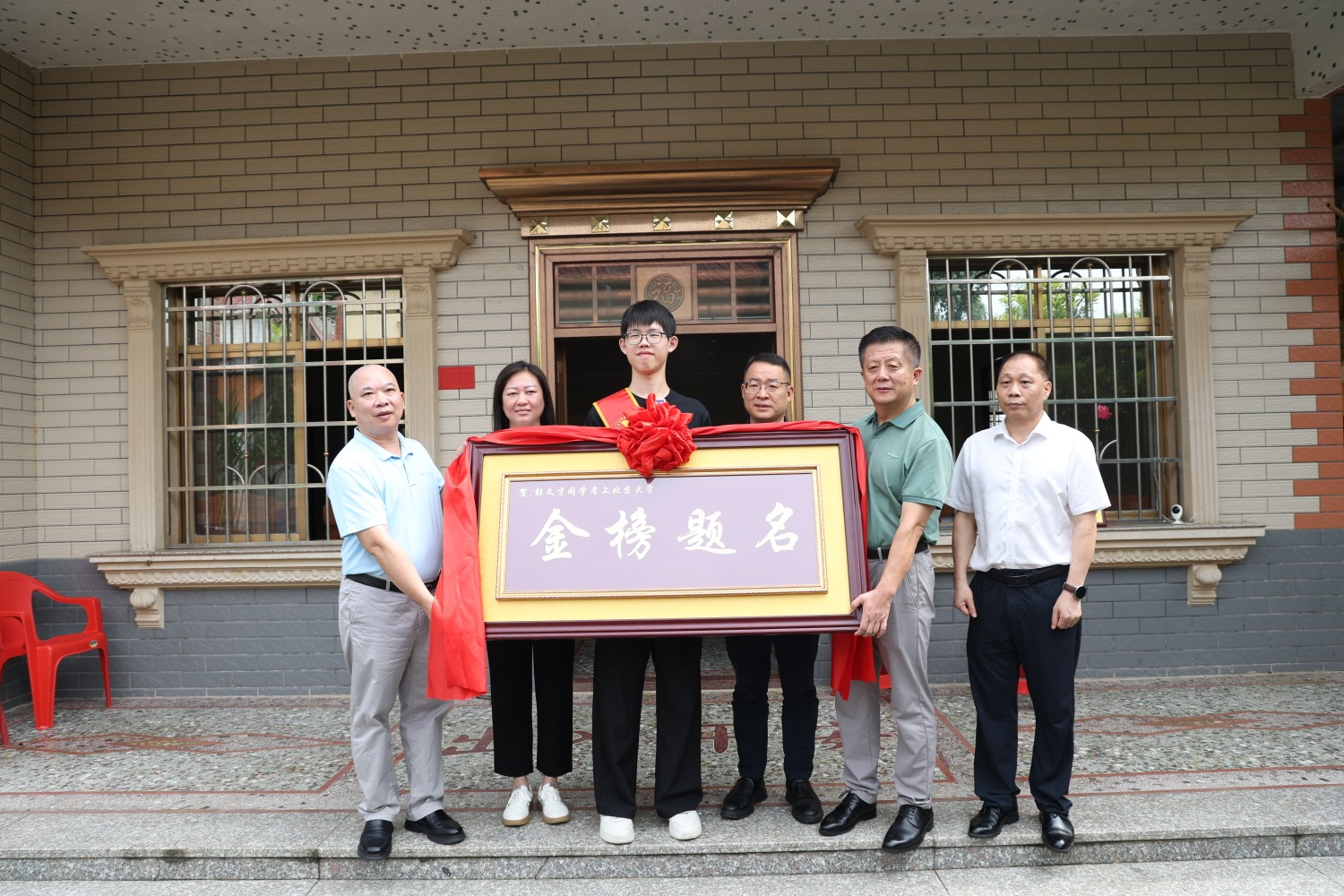 慰问现场 钟履双/摄