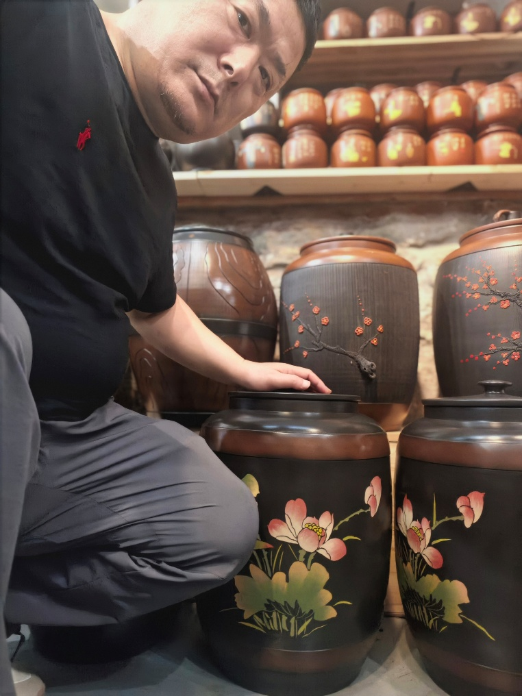 吕剑在临沧碗窑村考察非遗土陶，亲赴建水了解建水紫陶