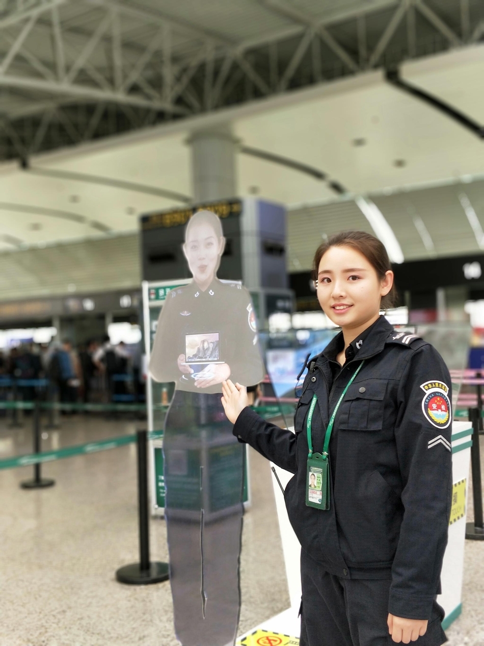 太好玩了!白云机场来了多位美女幻影安检引导员!