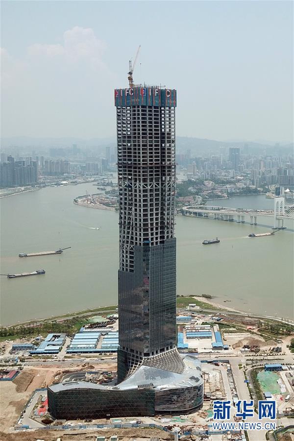 广东珠海在建第一高楼主体封顶