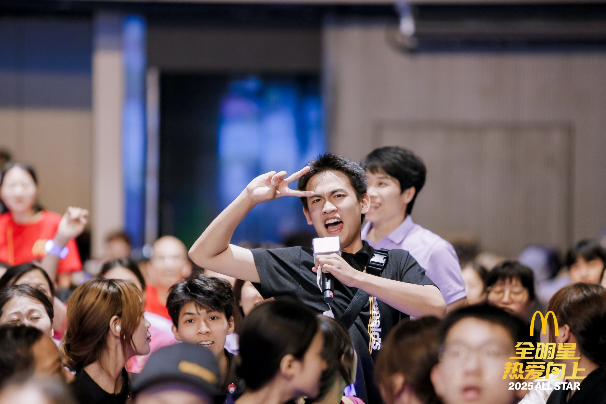 麦当劳员工积极参与互动