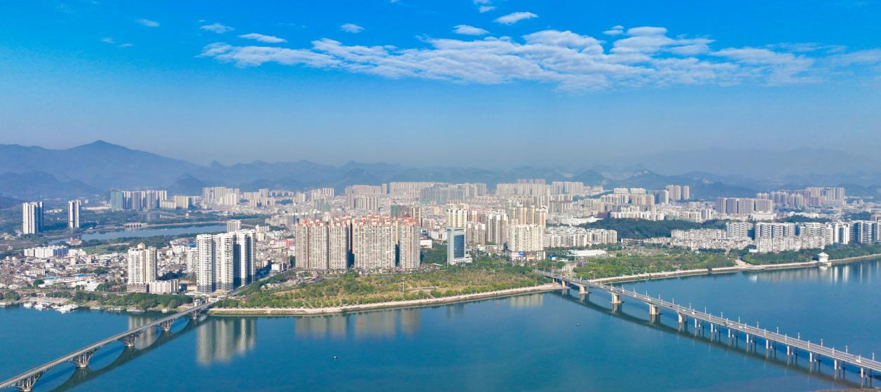 图为英德市区鸟瞰