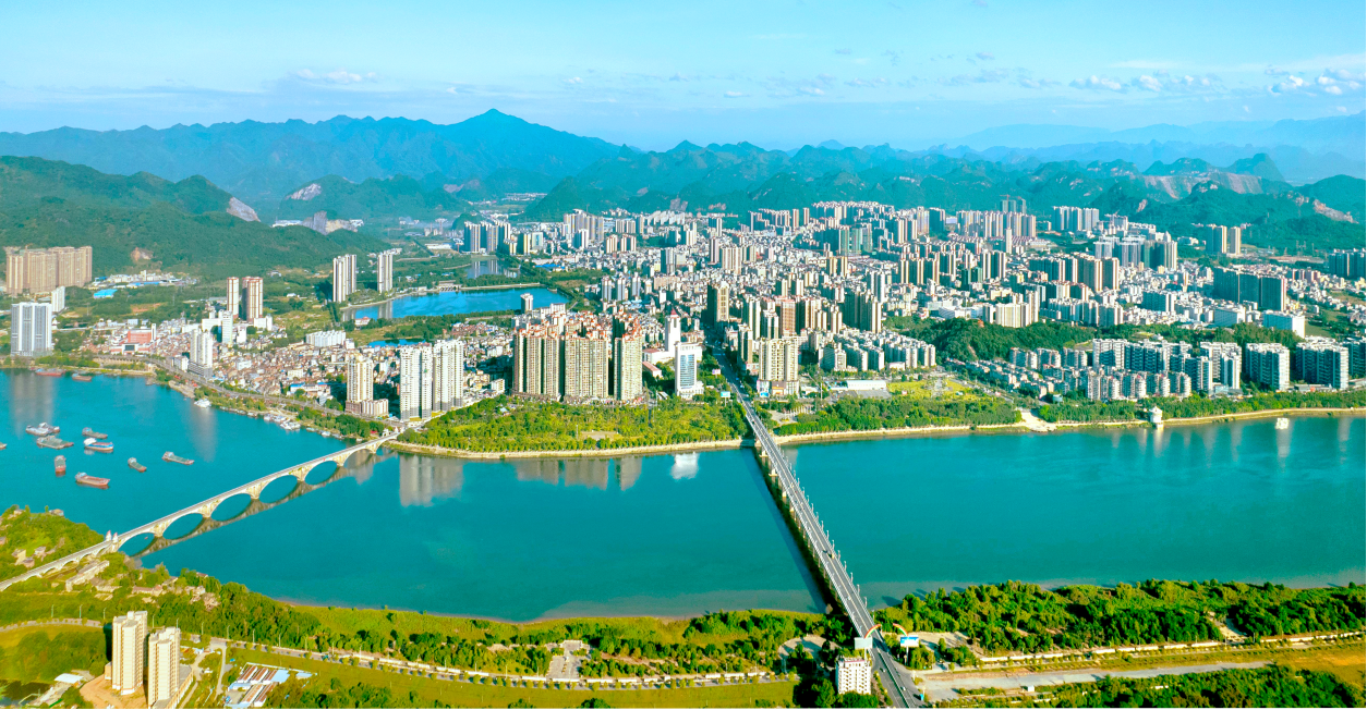 图为英德市城区航拍